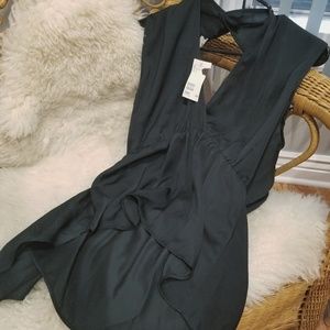 H&M sleeveless black top.